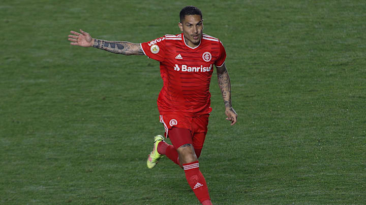 Cortado da seleção peruana, Guerrero revelou ter sentido dores no joelho